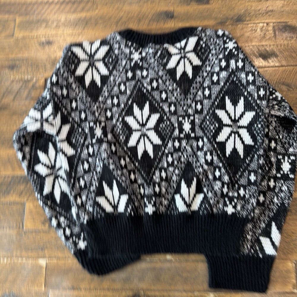 Vintage Tow Away Zone Kids Sweater Snowflake Black & White Weather Seven Sz 7 - Picture 2 of 4